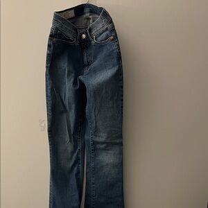 GAP Women's Straight Leg Blue Jeans.
In perfect new condition.